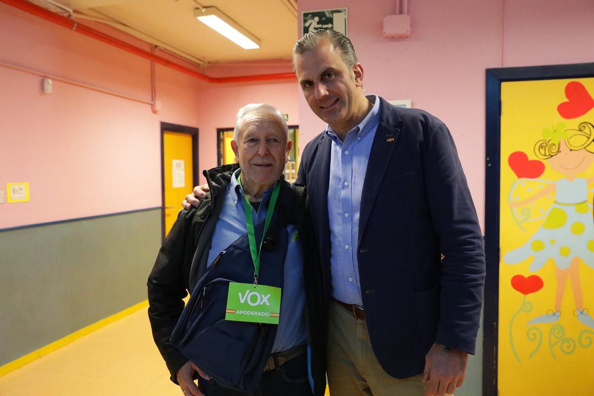 Qué orgullo conocer a Eduardo, un apoderado de VOX de 98 años, que me contaba que fue cofundador de Comisiones Obreras y que estuvo en la cárcel junto a Marcelino Camacho. Se despidió diciéndome que los años que le queden de vida luchará por este proyecto.
#EspañaSiempre
