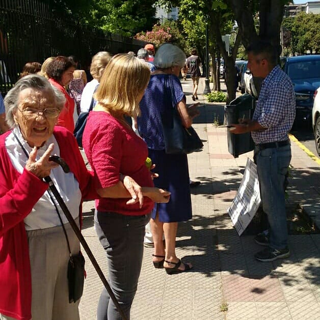 Comision5a's tweet photo. El presidente de la Comisión Electoral, @andres_jiron, informando a los vecinos del proceso electoral de la @junta_5 que se realizará el sábado 30 de noviembre https://t.co/oaoKjF9oqZ