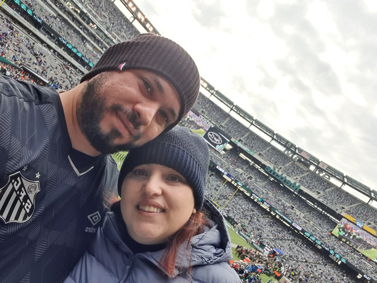 eitadanilo's tweet image. #NFLnaESPN Direto do MetLife... Tendo nossa primeira experiência in loco... @tatiane_alvares @ManchaNFL @everaldomarques @CurtiAntony @romulomendonca #Jets x #Giants