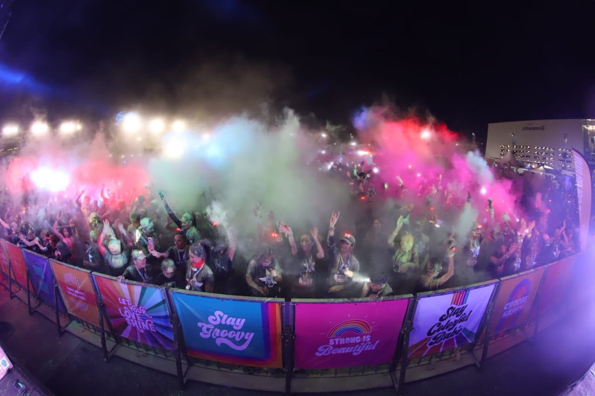 TheColorRun_MX's tweet photo. ¡Así vivimos los 5k más felices del planeta!🌎🥳😍🤩
¡Gracias a todos por ser parte de esta noche de COLOR tan especial! 🦄⭐️💛
#TheColorRunNightAriel #TCRN #GlowBabyGlow #TheColorRunNight https://t.co/hb40pzf8gY