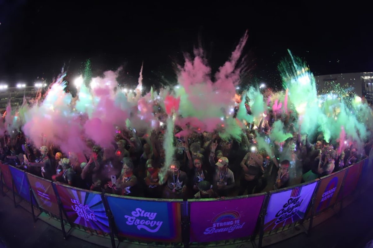 TheColorRun_MX's tweet photo. ¡Así vivimos los 5k más felices del planeta!🌎🥳😍🤩
¡Gracias a todos por ser parte de esta noche de COLOR tan especial! 🦄⭐️💛
#TheColorRunNightAriel #TCRN #GlowBabyGlow #TheColorRunNight https://t.co/hb40pzf8gY