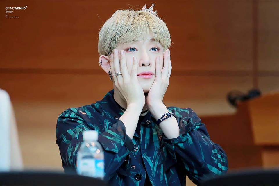 When you look me in the eyes, I catch a glimpse of heavenI just wanna let you know, that I don't wanna let you go #MAMAVOTE  #MonstaX