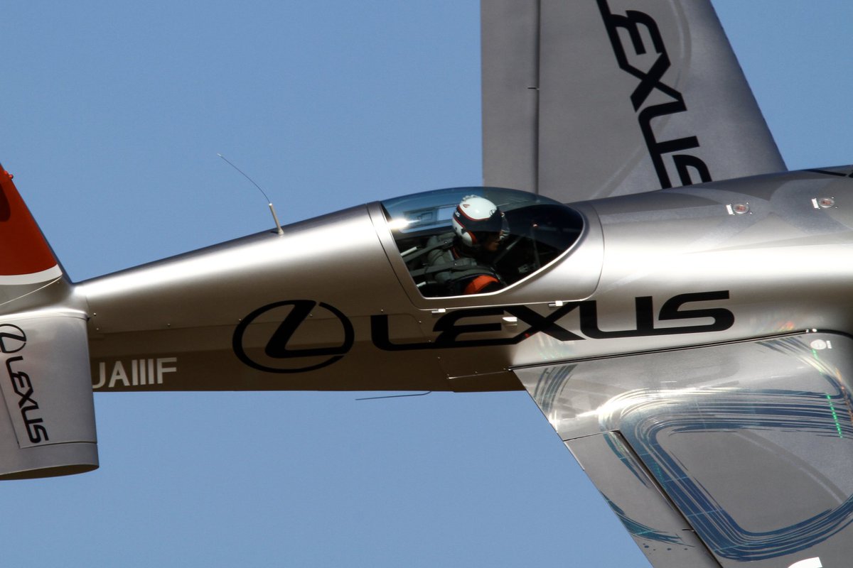 Hiikye_9119's tweet image. 11月10日 岐阜基地航空祭✈︎

たまには中で😋美しい機体😍

#室屋氏
#EXTRA330SC