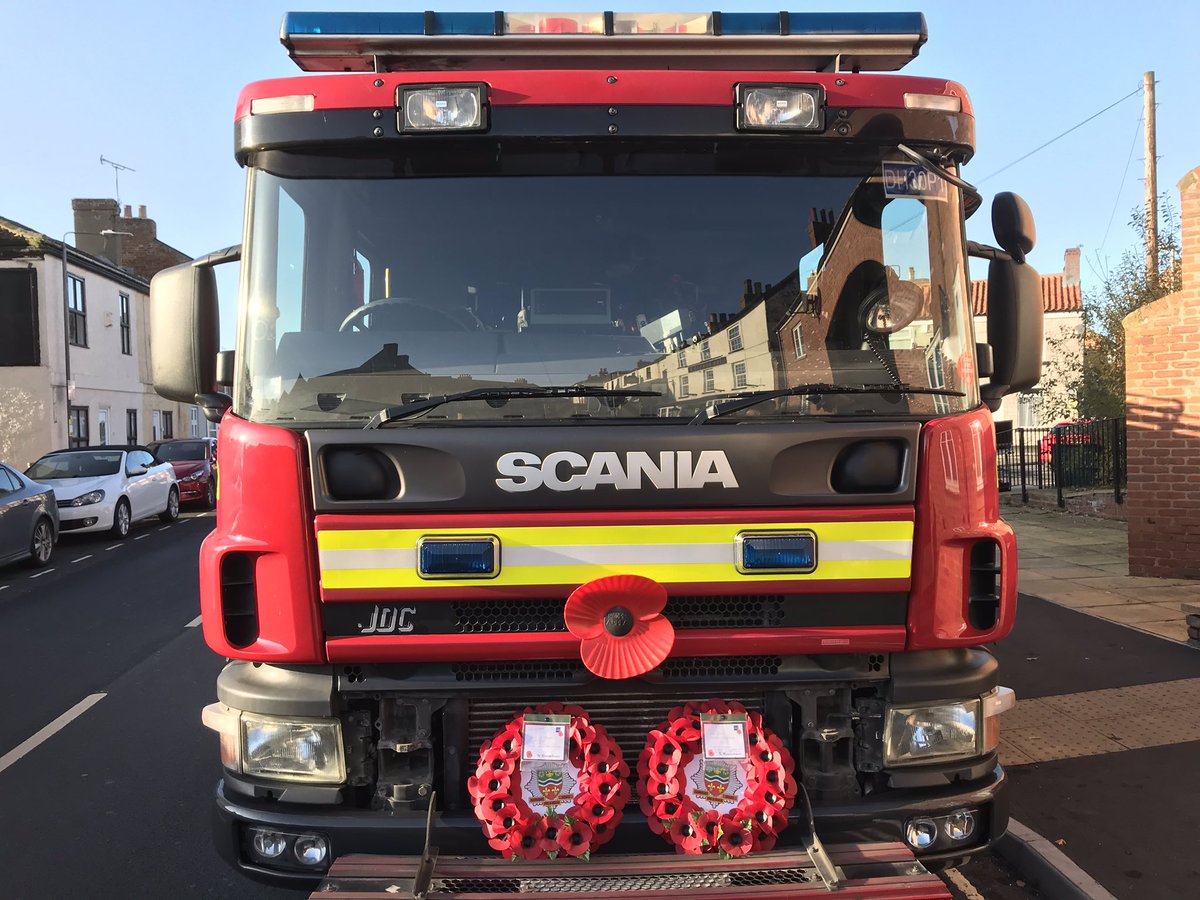 blazerclark1237's tweet photo. Fantastic turnout #RemembranceSunday at Howden #LestWeForget @HumbersideFire @Humberbeat https://t.co/KryuMcLcTm