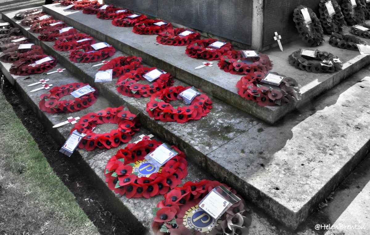 HelenBrenton's tweet photo. Lest we forget....
#RemembranceSunday #WeWillRememberThem 
#Torquay 101119 https://t.co/oyKZAu9jVv