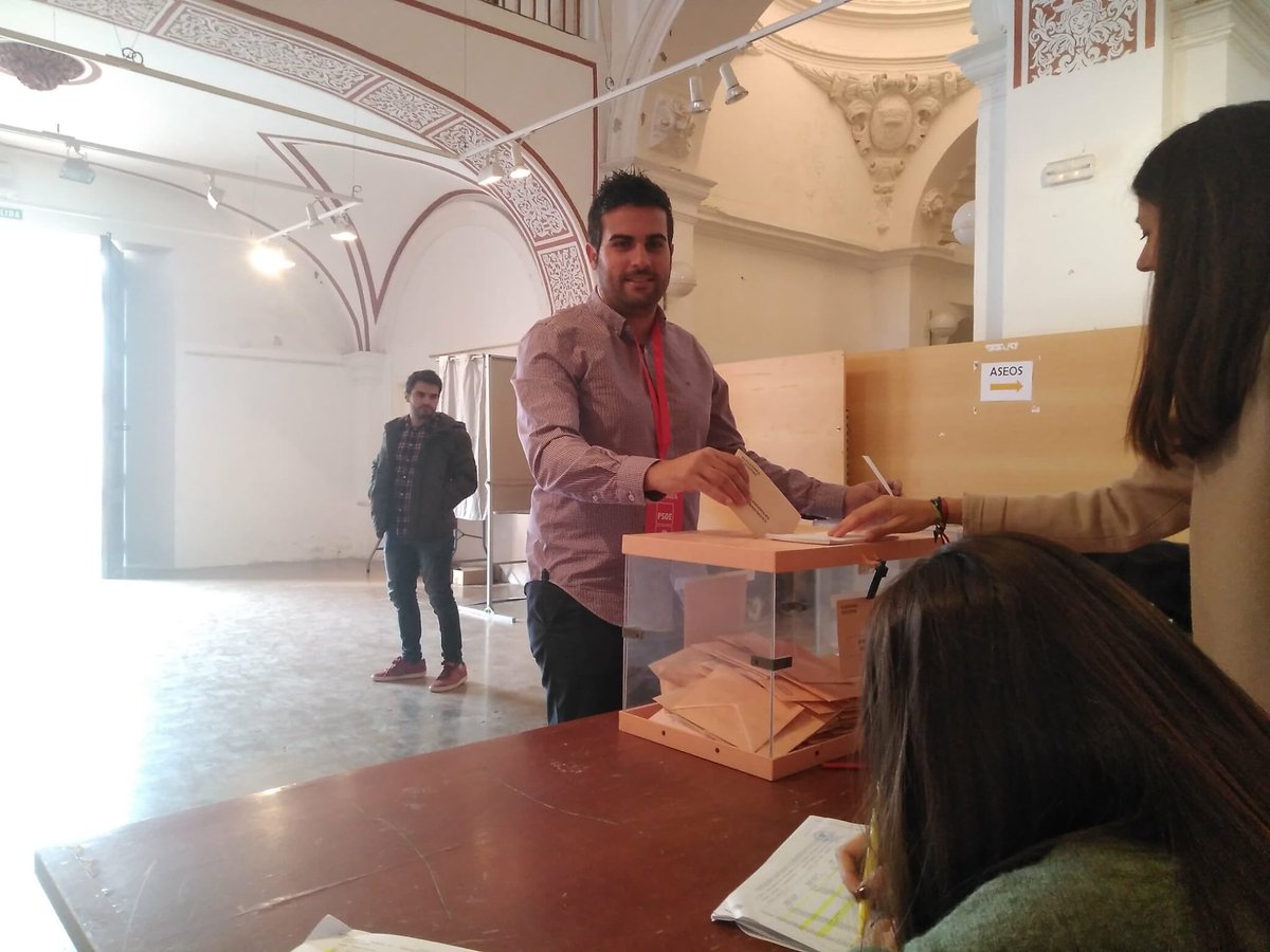 Nestalbert's tweet photo. Acabe d'exercir el meu dret al vot. 
Hui decidim si volem un govern de progrés, o per el contrari tornar 70 anys enrrere.
@SocialistesVal @PSOE 
#AhoraGobierno #ahorapsoe https://t.co/T6VjooatXn
