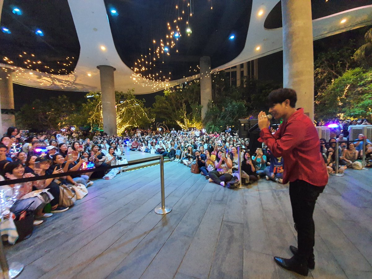 ToeiiSiri's tweet photo. จบไปแล้วอีก 1 งานแล้วน้า เก่งมากกกทุกๆคนทั้งนักร้องและคนดูเลยยยย ❤
#เป๊กผลิตโِชค #TheButterflyFansign #TheButterflyPeckPalitchoke #TheButterflyNewAlbum https://t.co/DoPS3GoNV9