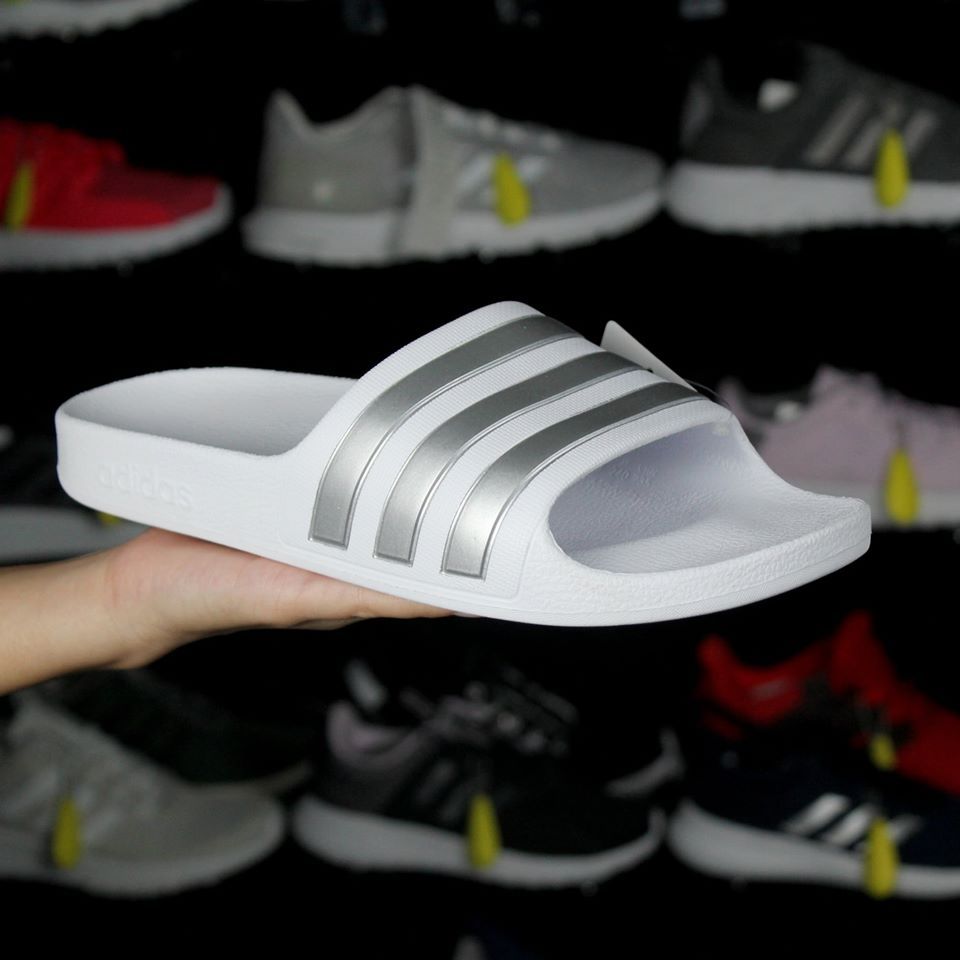 salehere1's tweet photo. 📣 11.11 Big sales Adidas Converse Vans ลดพิเศษสูงสุด 60%
⭐ คลิกรับ voucher Lazada Shopee ส่วนลด 100 บาท ที่หน้าร้าน (ตามเงื่อนไข)
📅 วันนี้ - 14 พ.ย. 62
📍 เว็บไซต์และแอป Shopee >> https://t.co/HCNyJDbUHa
📍Lazada >> https://t.co/wqWkKyBQg4
#salehere #Adidas #Vans #Convere https://t.co/jPRwqebc7v