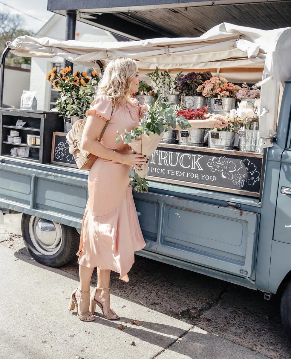 You can find us @whitesmercantile in 12 South from 11-4 and at the Tennessee Bridal Expo from 12-5. We are also popped up at @vicidolls from 11-2 today! 📸|@citymomgoessouth