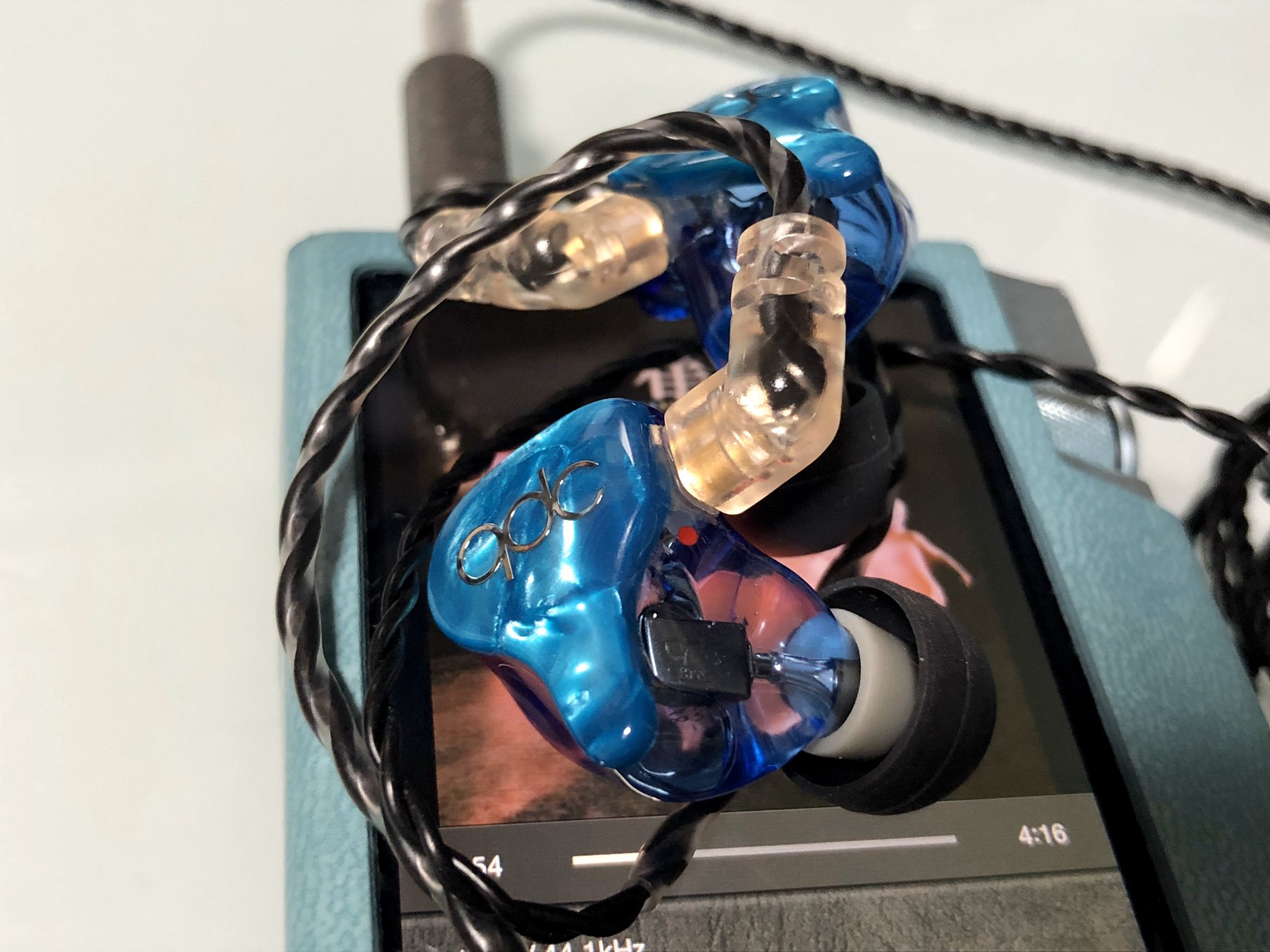 ららまろ イヤホン紹介動画 完全ワイヤレスイヤホンも良いけど 有線のイヤホンも良いよ Qdc Neptuneなんか 見た目凄いかっこいいし 音も好みで良いです T Co Lwppsroc3t Twitter