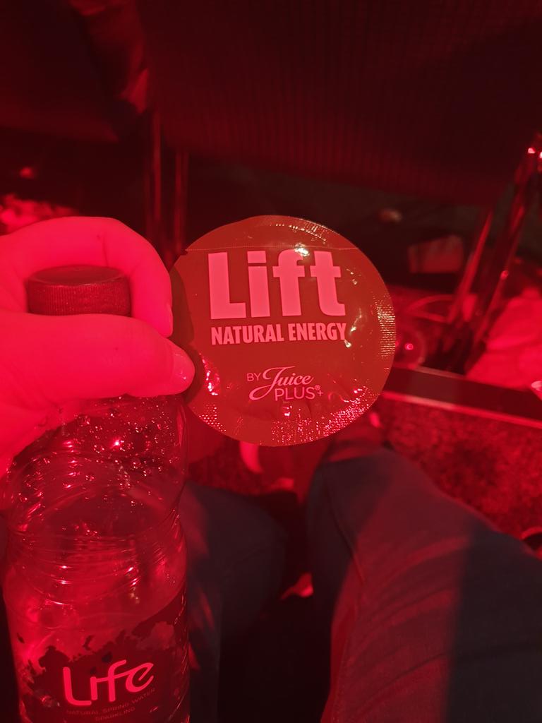 FbcGemma's tweet image. 2nd day of #juiceplusconference 

Good job I&apos;ve got these. #lift #nateralEnergyDrink