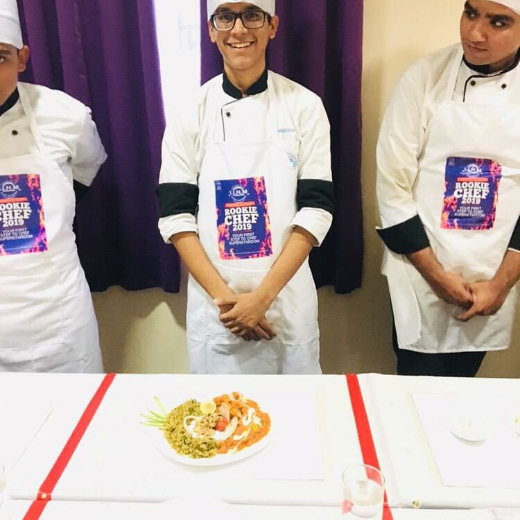 IshanPrajapat17's tweet photo. Rookie chef 2k19. I was in top ten finalist of this competition.
.
#Iihm #IihmAhmedabad #IihmBest3Years #IihmHotelSchool #IihmIsTheBest #RookieChef2k19 #Finalist #ChefCompetition #FutureChef #KitchenIsLife #GreatExpousre #GreatTime #Experinece #IihmBestHotelSchool https://t.co/8eRI3aPtXQ