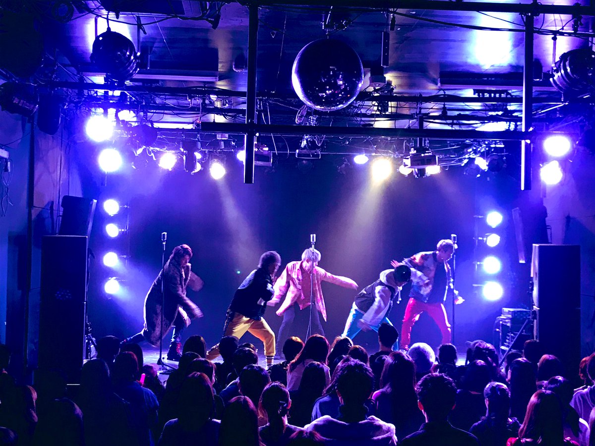 CoolX_OFFICIAL's tweet photo. #coolx
路上ライブ&プロモーションライブありがとうございました✨
#CrewX のカメラマンさんのレンズが長すぎww
来週からはいよいよオリコンTOP10を目指す佳境に入ります。
どうか後2週間...
僕らに力を貸して下さい🙏
#CoolX #クルエク #学生スタッフ #クールエックス #ライブ https://t.co/Nz5YgXJfPH