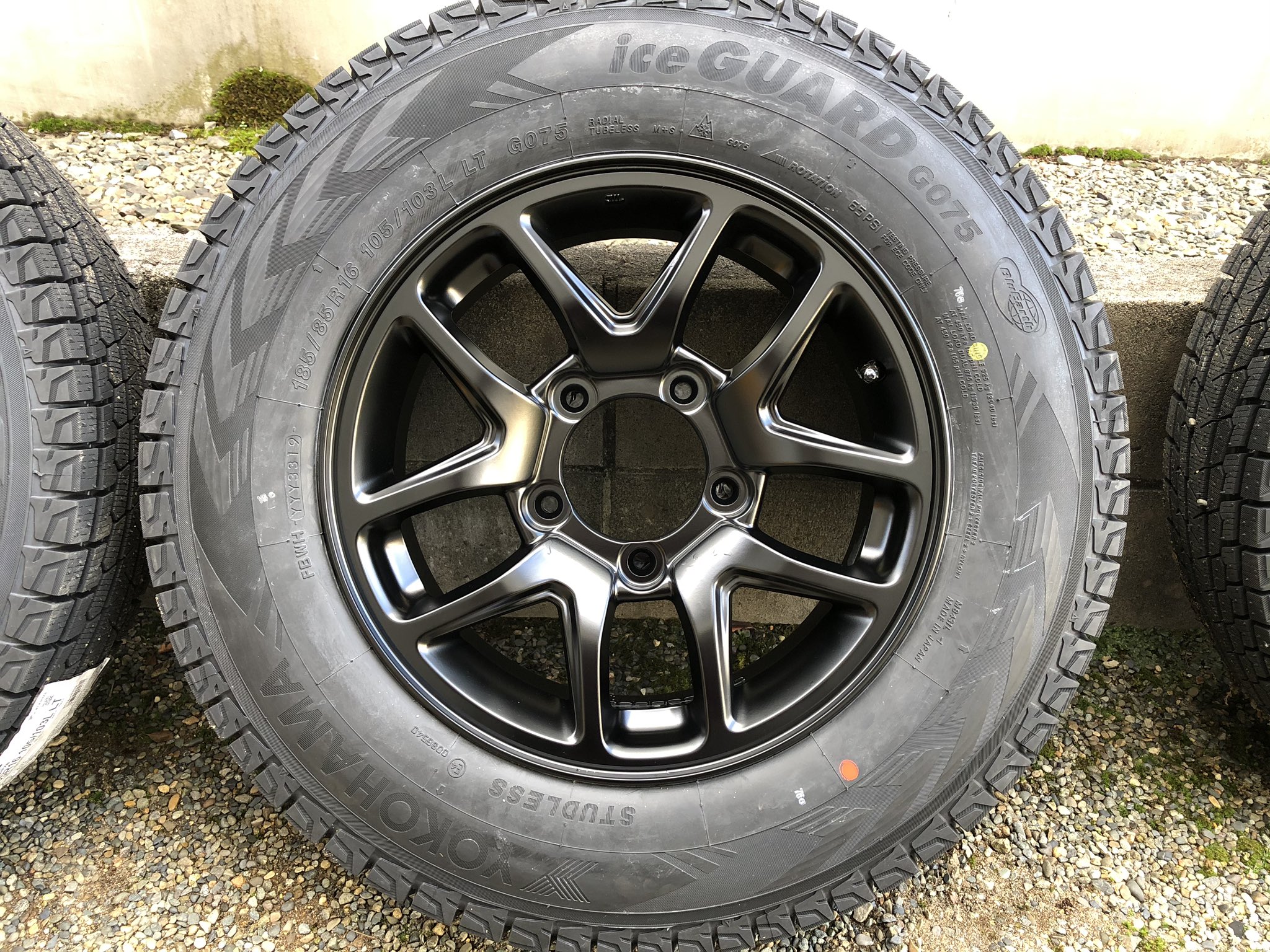 99％新品 傷無し汚れ無しの超超極上品 ジムニー 純正アルミ 1本 新車外し 99％新品 傷無し汚れ無しの超超極上品 ジムニー 純正アルミ 1本