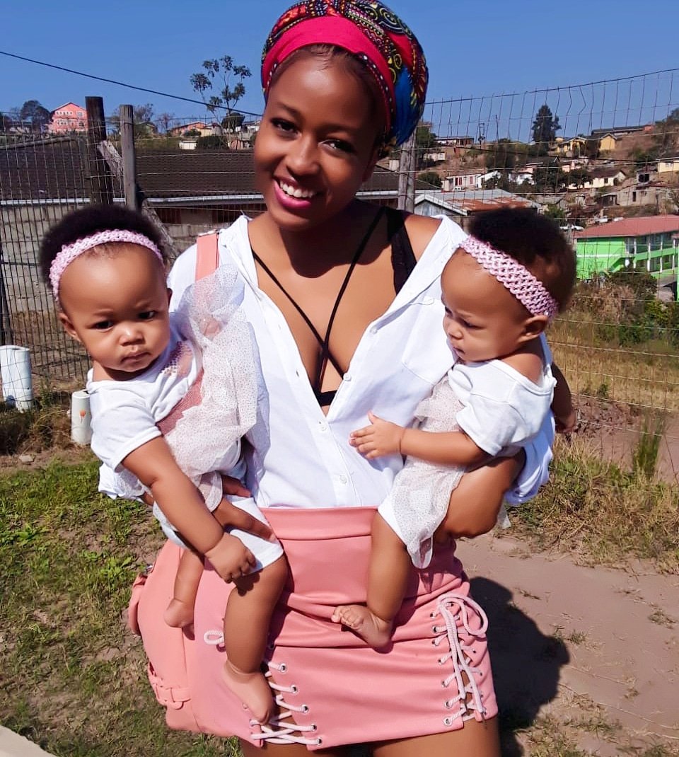 BodibePrecious's tweet photo. Jusst me and my girls 😍🌍👑😊 https://t.co/2LHCm9jgyi