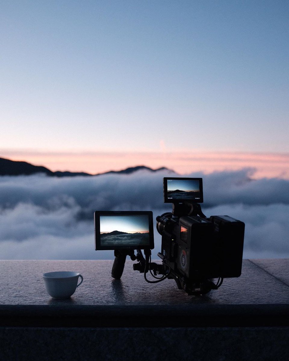SmallHD's tweet photo. 🌥️Head in the clouds with @maartenfilms ☁️ https://t.co/0RMD5p5d1H