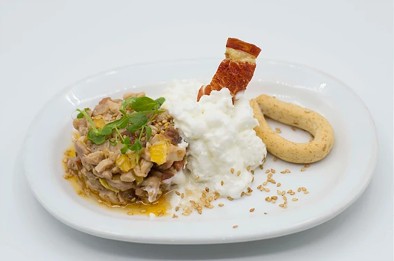 @LaPiparraTaberna defiende título en esta V #RutaDeTapasPacifico 🏆

Y su Espumalatxa (Espuma de Queso Idiazabal sobre Timbal de Cerdo Asado) se lo va a poner muy difícil al resto 🧀🍖

¡Pásate por la C/ Caridad 10 a probarla!☀👍

¡Últimas hora de #SigueLaTapa por #Pacifico! 👌