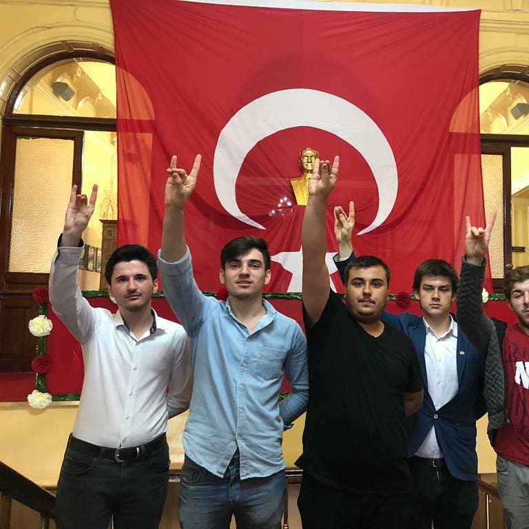 thpedirne's tweet photo. Ulu Önder Başbuğ Mustafa Kemal Atatürk'ü, aramızdan ayrılışının 81. yıl dönümünde Edirne Atatürk Odasını ziyaret ederek ve Atatürk Anıtına çiçek bırakarak saygıyla andık.
Sonsuza kadar açtığın yolda,
Gösterdiğin hedefe.

@TuranciHareket
#TurancıHareketPlatformu https://t.co/mDC5TLZSYG