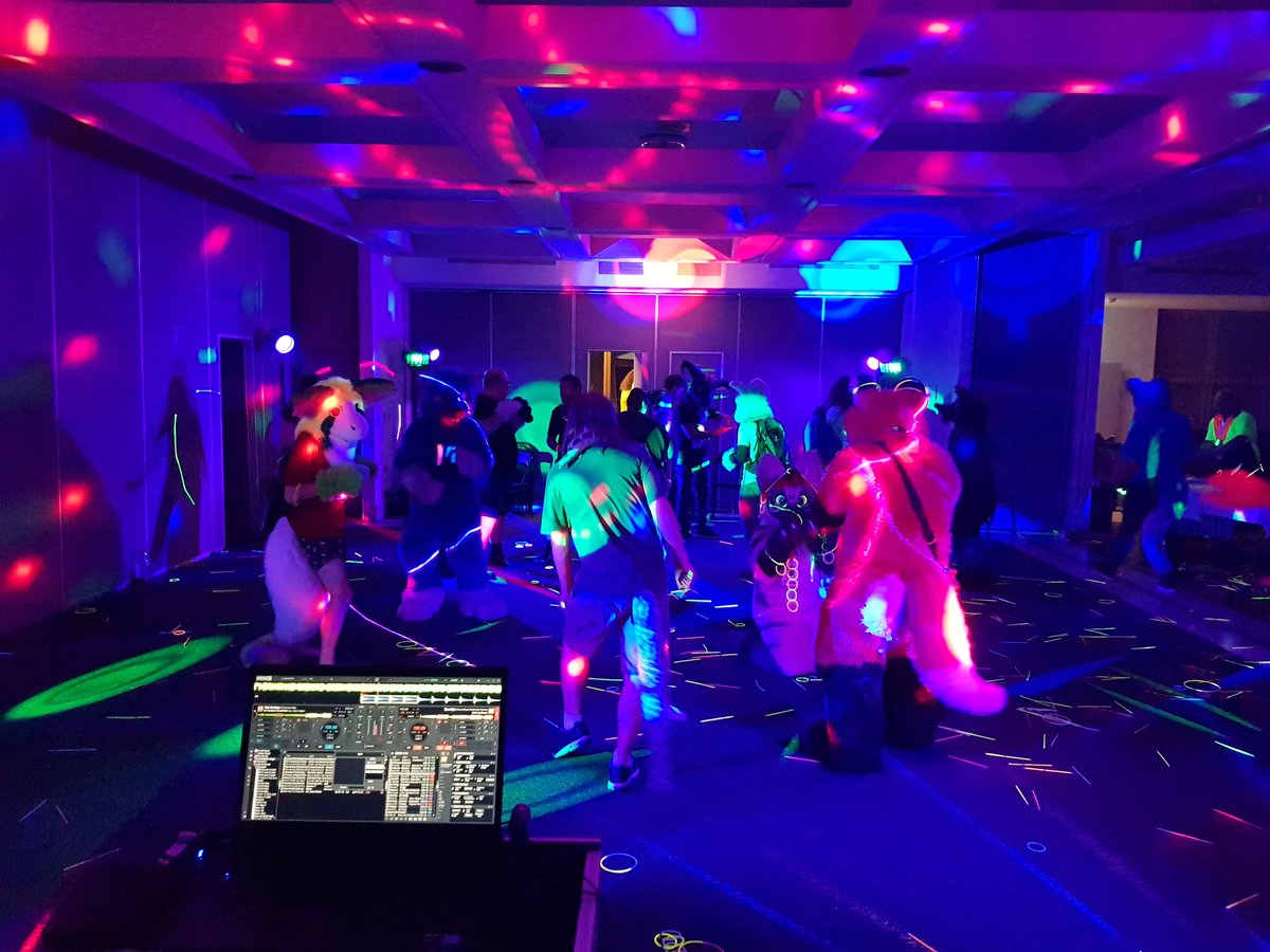 Ash_Darkfire's tweet photo. Thank you #neonfur, it was fucking lit <3 https://t.co/a6Z88se7C9