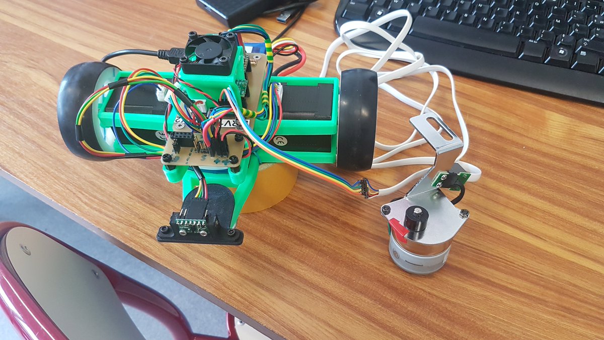 RobotTelecom's tweet image. We&apos;re saving an old motorized #telescope!
@Trinamic_MC #drivers fared really well, essentially removing all noise and vibration from those really cheap steppers!

How far we&apos;ve come since this driver design with 16 THT BJT controlled by a dinosaur of a 80C5 #microcontroller!