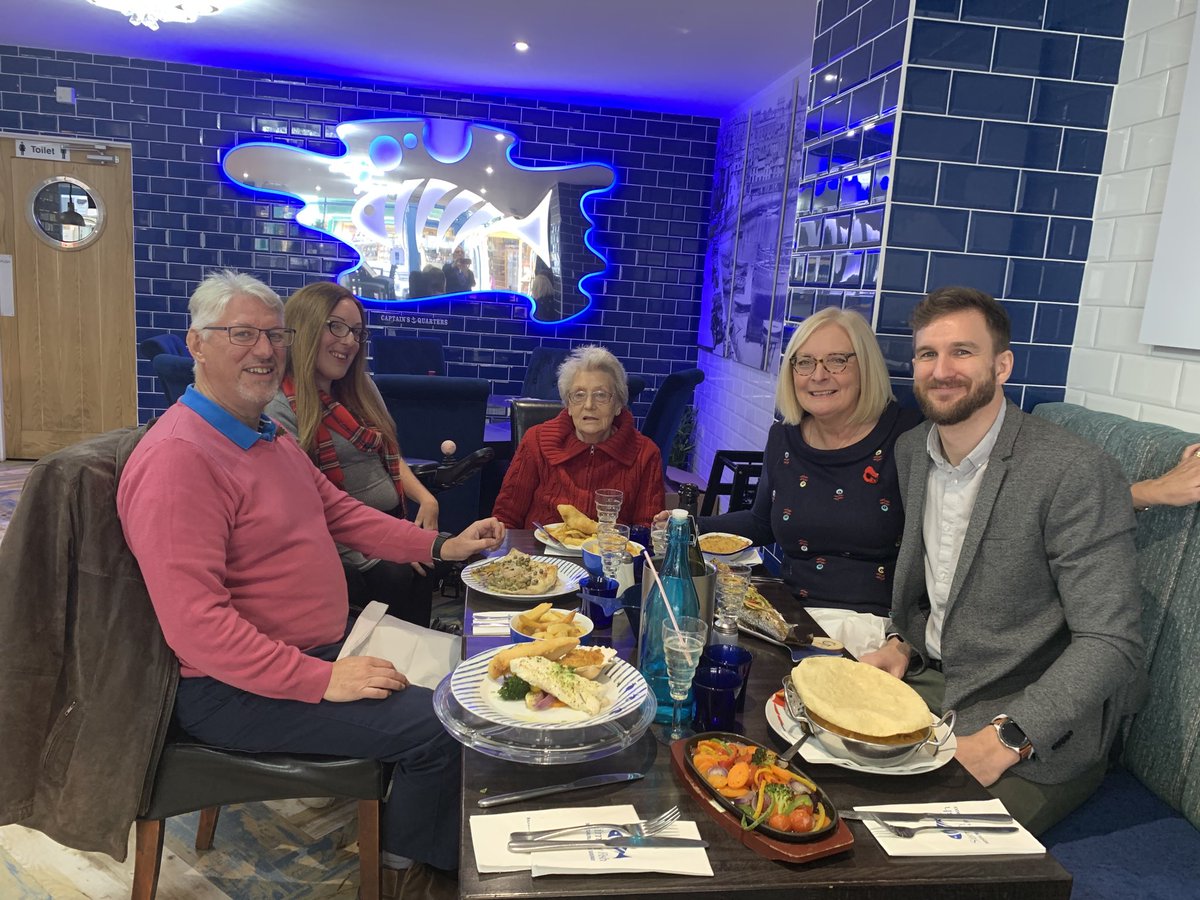 Out with the famalam! Final birthday lunch @simplyfish