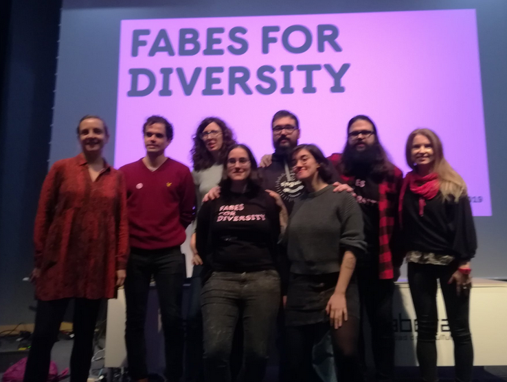 <a href="/buenapava/">Marina</a> <a href="/tpdeoro/">tpdeoro</a> <a href="/dreamingechoes/">Iván González</a> <a href="/noeliaena/">Noelia F. Ena</a> <a href="/rafagarces/">Rafa</a> Ha sido un lujazo compartir tarima con @tdelatorreh, @_rcsole, <a href="/Linkita/">Mavi Jimenez</a> y <a href="/manuelcernuda/">manuelcernuda</a>. Sidra, queso, fabada y risas. Podría estar charlando con vosotros siglos, tenéis taaaanto que contar!