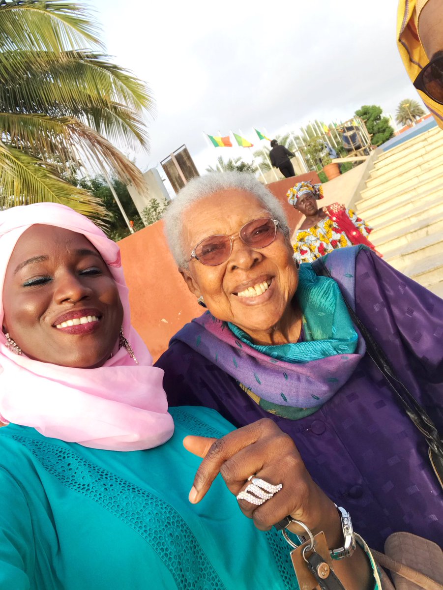 Selfie withTATA ANNETTE MBAYE DERNEVILLE première journaliste du Sénégal, fondatrice de AWA le premier magazine féminin d’Afrique noire francophone,  des RECIDAK, les Rencontres Cinématographiques de Dakar et du Musée de la Femme Henriette-Bathily
Longue vie à toi! Nous t’aimons!