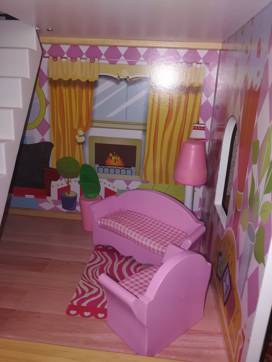 lunarfennec13's tweet image. Сегодня ездили покупать подарок племяннице мужа.
Скоро у этой малявки в 3 года появится очень дорогой кукольный домик почти за 6к...
Подарок от бабушки,который выпросила дочь свекрови...
А от меня будут 2 куклы из какого-то мультика...
#РичФэмили #домдлякукол #подарок