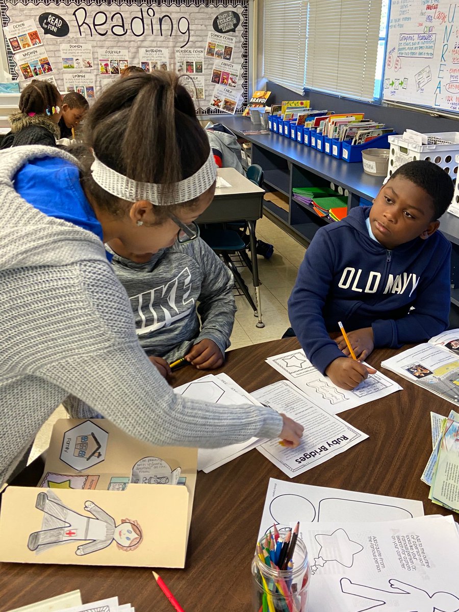 GEM_Sapphire_6's tweet photo. learning the story of someone else’s life #literarynonfiction #biographies #projects  #thirdgrade @AlcottHISD @SouthArea_HISD @KimJ11990555 @AliciaSMac @MsScott2019 @posnivy85 https://t.co/JrWpkpPWTI