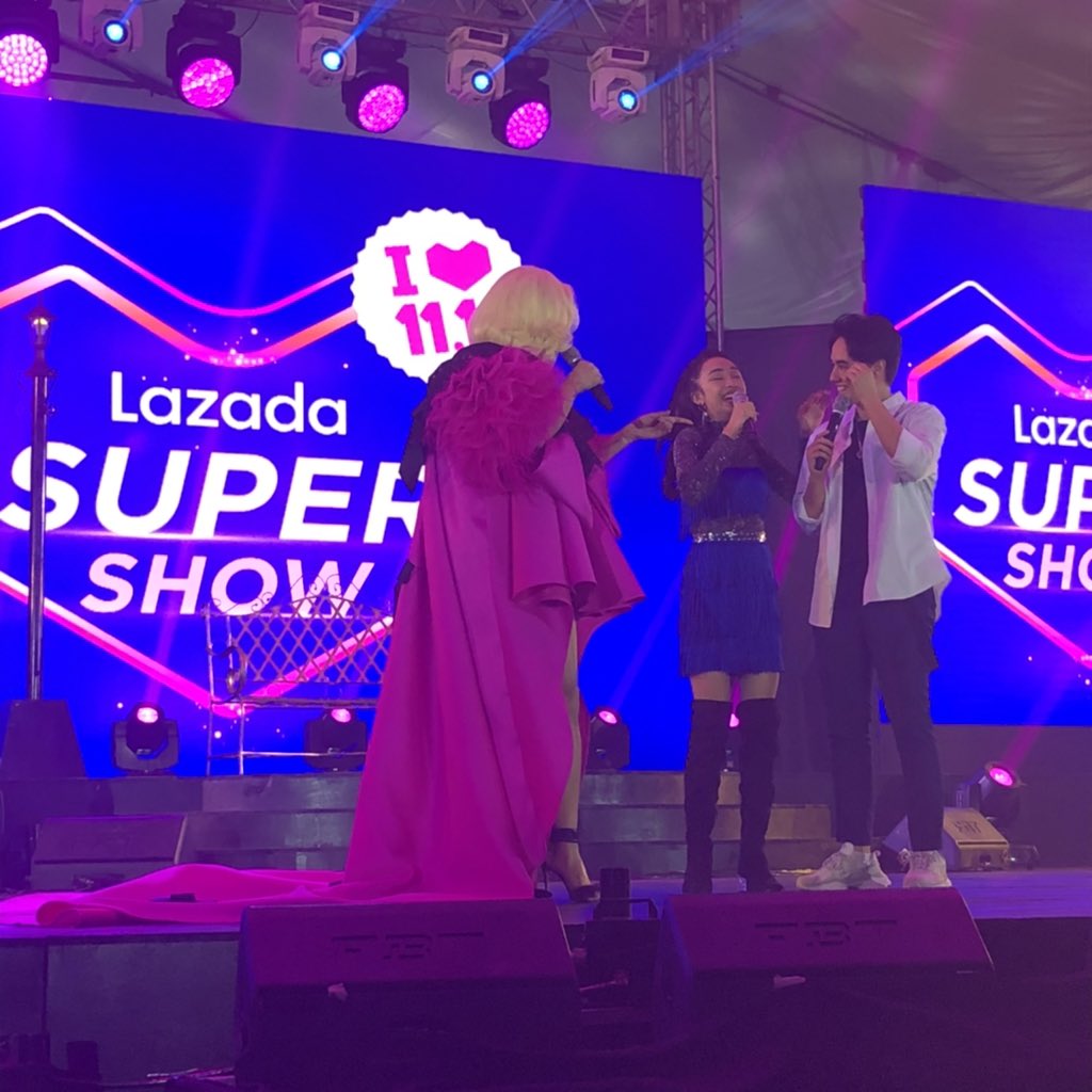 LazadaPH's tweet photo. Cute moments with #MayWard ft. @vicegandako during the #LazadaPHSuperShow! 

Visit https://t.co/i3iYtZA4x1 now to watch! https://t.co/Wj4tMnJb09