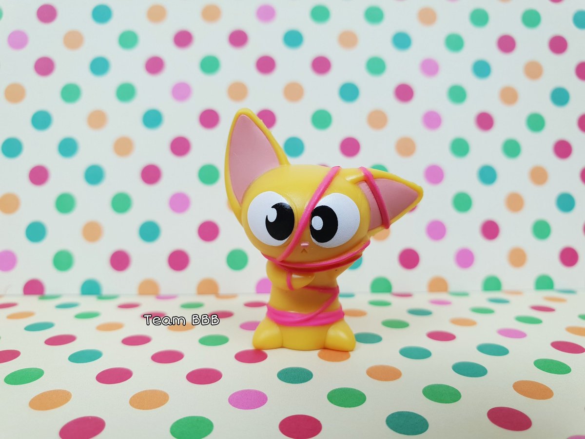 TeamBBB123's tweet image. Our little Thimble has got a bit tangled up on Funday Sunday, was trying to knit a jumper... we think 🤔

#lostkitties #LostKitty #Thimble #cat #Kitty #Kitten #toyphotography #Knitting #Wool #Yarn #kawaii #cutetoys #Hasbro #HasbroLostKitties #KitTwins #youtuber #unboxer @Hasbro