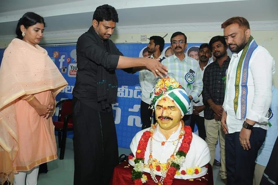 DongalaReddy's tweet photo. *ఈరోజు SRIT ఇంజనీరింగ్ కళాశాలలో సోషల్ మీడియా ఆత్మీయ సమావేశం. ఈ సమావేశానికి శింగణమల ఎమ్మెల్యే శ్రీమతి జొన్నలగడ్డ పద్మావతి గారు మరియు ఆలూరు సాంబశివారెడ్డి గారు ముఖ్య అతిధులుగా దేవేంద్ర రెడ్డి గుర్రంపాటి  సోషల్ మీడియా ఇంచార్జ్ ఛీఫ్ డీజిటల్ డైరెక్టర్ అంధ్రప్రదేశ్ విచ్చేశారు. https://t.co/9qjc7IpnUR