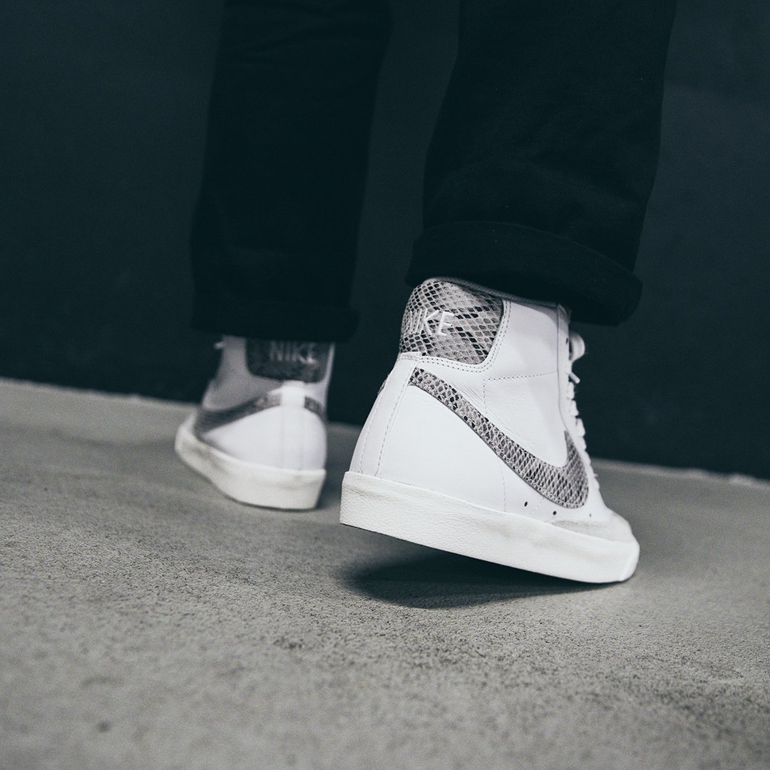 nike blazer mid 77 on feet