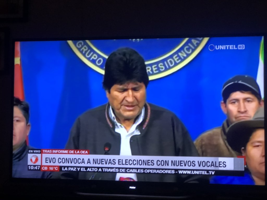 SusanMenacho's tweet photo. Nuevas elecciones pero sin este dictador, cometiste fraude electoral, te llevaste vidas y heridos de por medio, millones perdidos, violaciones, etc. 

EL PARO INDEFINIDO NO SE LEVANTA HASTA QUE @evoespueblo y todos los actores de este fraude renuncien. https://t.co/e6EdhqvnRU
