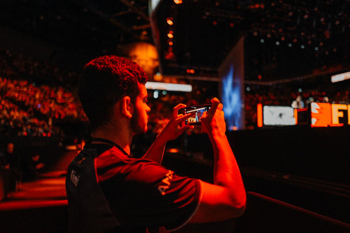 RemiPatay's tweet photo. Le #OPPOReno2 rend bien sur ces photos vous trouvez pas ?
#Worlds2019
#G2WIN
#FPXWIN
#ZoomIntoLegends https://t.co/3x0wQI8QBJ
