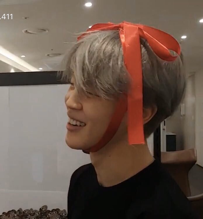 if it’s ur birthday today here’s ur present