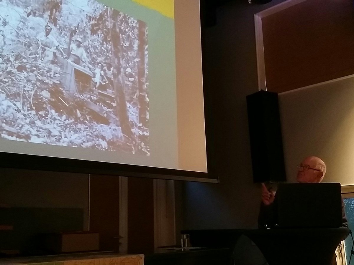 Louis Bracco Gartner van het Tabakshistorisch #museum Delft vertelt in Joure over de #tabak van #Sumatra. Onvoorstelbaar wat er vooraf ging voordat er maar een sigaar gemaakt werd!