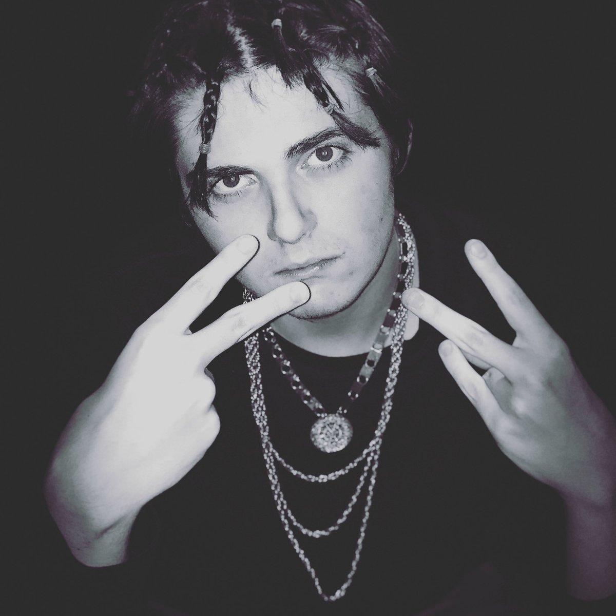 Rafemusic1's tweet photo. The real me? Wondering why I’m dressed like this? Stay tuned📺 #Rafeeo #HaHaFace #TravisScott #BraidsForDays #Rapper #Musician #YouTuber #StayTuned #ComingSoon #ChainsForDays https://t.co/CT6puYAyi9