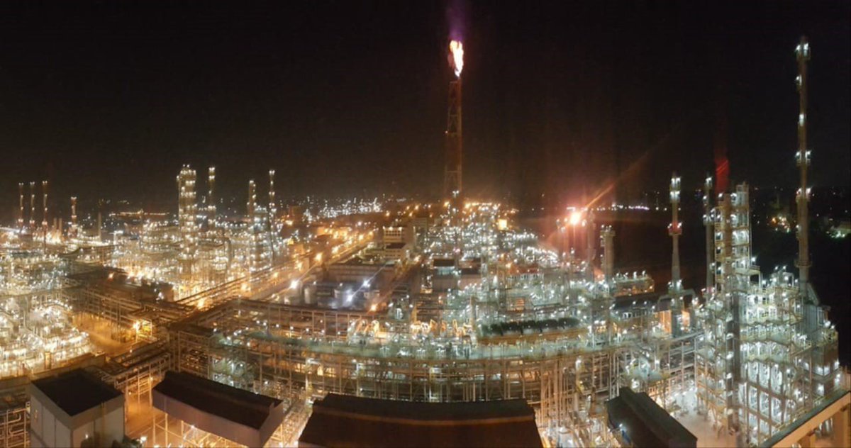 Katar 2020 yılının ilk çeyreğinde Mısır'da inşa ettiği petrol rafinerisinde üretime başlayacak. Projeye 2012 yılında başlandığı proje maliyetinin 4.4 milyar dolar olduğu açıklandı. https://qp.com.qa/en/MediaCentre/Pages/ViewNews.aspx?NType=News