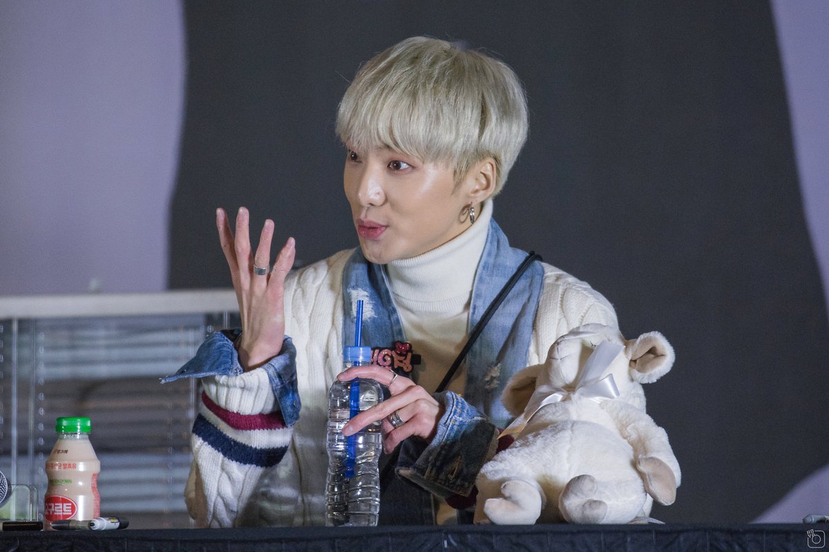 hoya_grapher's tweet photo. 191109 팬싸인회

강승윤 밥도 빨대로 먹었으면 좋겠다.
귀여우니까;;;

@official_yoon_
#강승윤 #YOON #winner #위너 https://t.co/lPvs0kdgL4