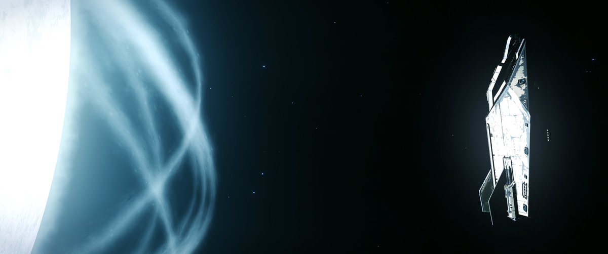 CmdrSoliest's tweet photo. Aspherical is basking in a nice bluish white light. Golden skin. @EliteDangerous @GalPhotoED #postcardfromspace https://t.co/1H8KbVlxBt