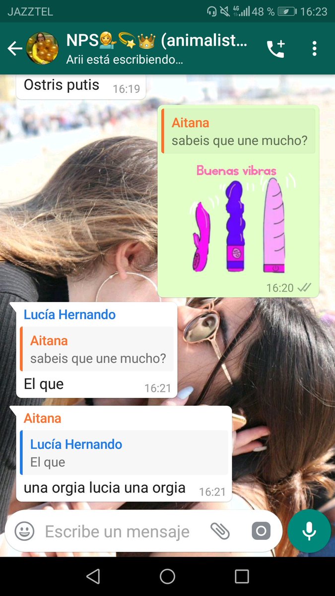 npsoutofcontext's tweet photo. Adivina quién es la rubia https://t.co/vdaElyCFUG