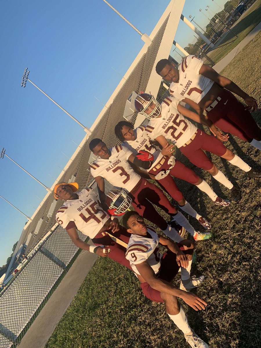 devionhargrove_'s tweet photo. Wow.. my high school football career is really over ion even know where to start i love my team like blood brothers now where going our separate ways.. i thank yall for this season ups and downs .. 3 out @CoachKRHarrison https://t.co/8I7fvfzIHk