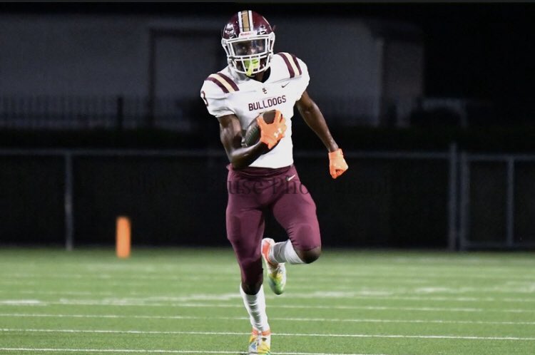 devionhargrove_'s tweet photo. Wow.. my high school football career is really over ion even know where to start i love my team like blood brothers now where going our separate ways.. i thank yall for this season ups and downs .. 3 out @CoachKRHarrison https://t.co/8I7fvfzIHk