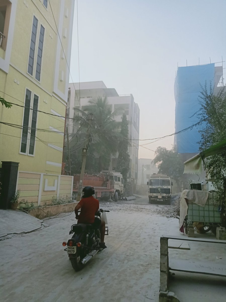 ayushagra's tweet photo. @GHMCOnline why there is no control on release on particles from such activities. Are we waiting for it to become Delhi? I have seen this over 10 times past 1 month in my area. 
#construction #pollution #AirQuality #POISON #Hyderabad #telangana #Government https://t.co/Axdk5f39xj