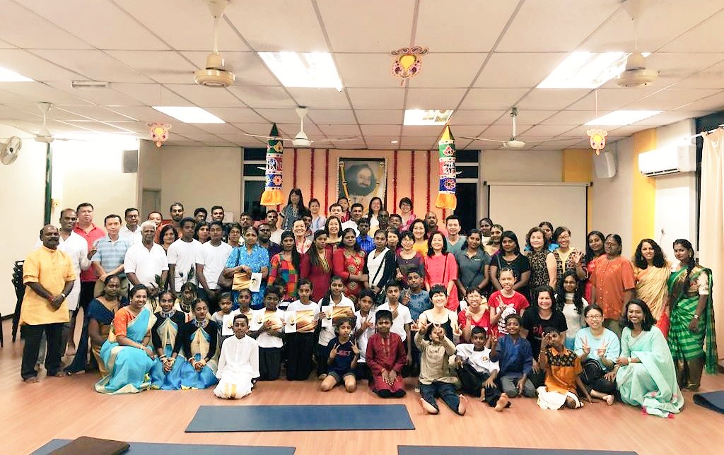 #MakingLifeACelebration The @ArtofLiving #SungaiPetani #Kedah #Malaysia 🇲🇾 celebrates #DeepavaliFestival 2019 in togetherness w/ #GuruPuja #Satsang #Performances #VegetarianCuisine