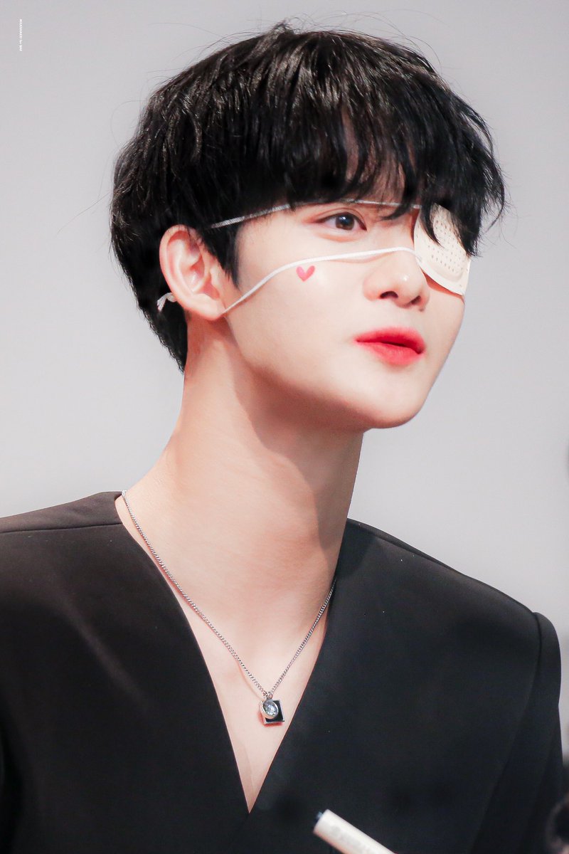 MILKSHAKE_BAE's tweet photo. 눈을 봐라.. 누군가를 해칠 사람이 아니다

#배진영 #BAEJINYOUNG https://t.co/7BpnDZ6e84