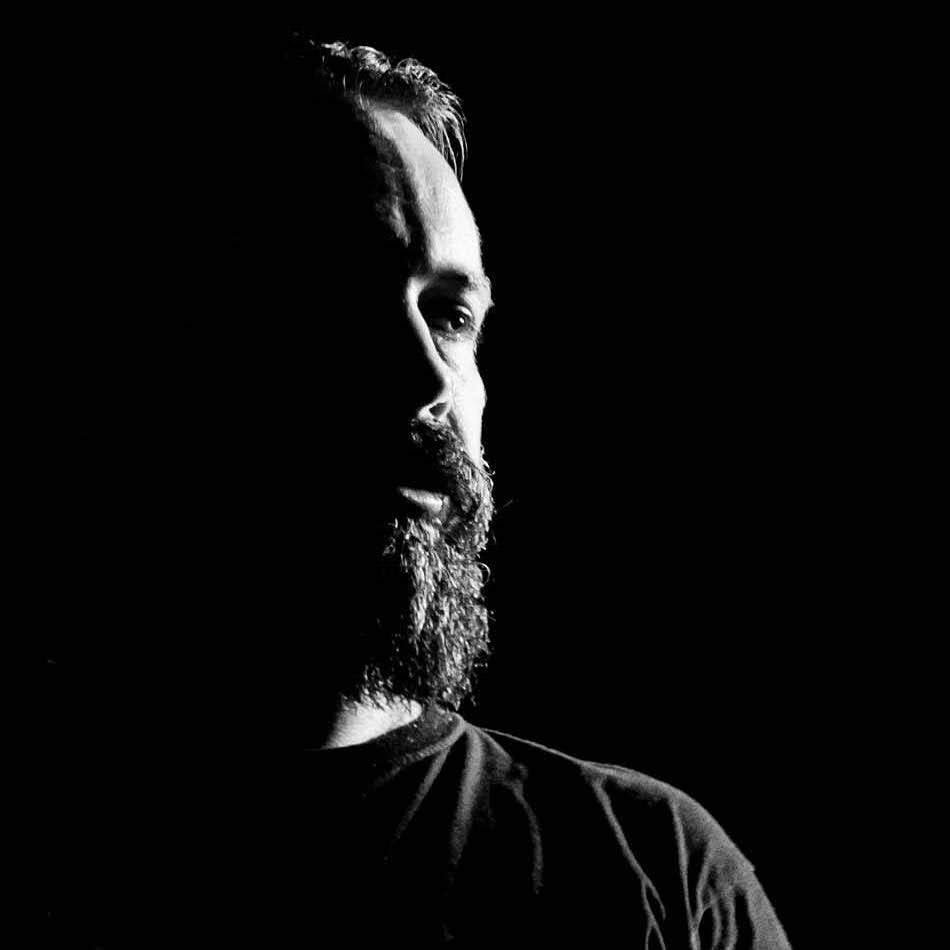 Susie_ClutchUK's tweet photo. In case you didn't know already, Mr Fallon takes a most excellent silhouette photo. It's what beards were invented for! Well, that, and keeping your face warm. πΈ Credits to the owner. #NeilFallonNovember https://t.co/hJfe1FEyPz