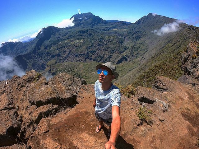 Selfie at Maïdo 🇷🇪 #reunionisland #mafate #view #viewpoint #mountain #clouds #bluesky #cliff #landscape #selfie #gopro #goprophotography #superview #picture ift.tt/2Nyi3x7