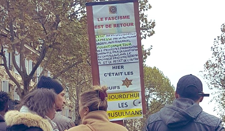eciotti's tweet photo. Drapeaux palestiniens, slogans virulents contre @ZinebElRhazoui ou @jmblanquer, parallèles historiques qui frôlent l’antisémitisme… 

Cette manif contre la prétendue « islamophobie » est la manif de la honte, une tâche dans l’histoire de la République

 #Le10AvecLesIslamistes https://t.co/PfOYANYs6a